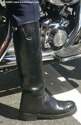 Boots04.jpg
