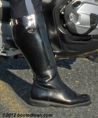 Boots04.jpg