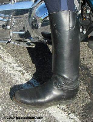 Boots02.jpg