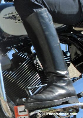 Boots02.jpg